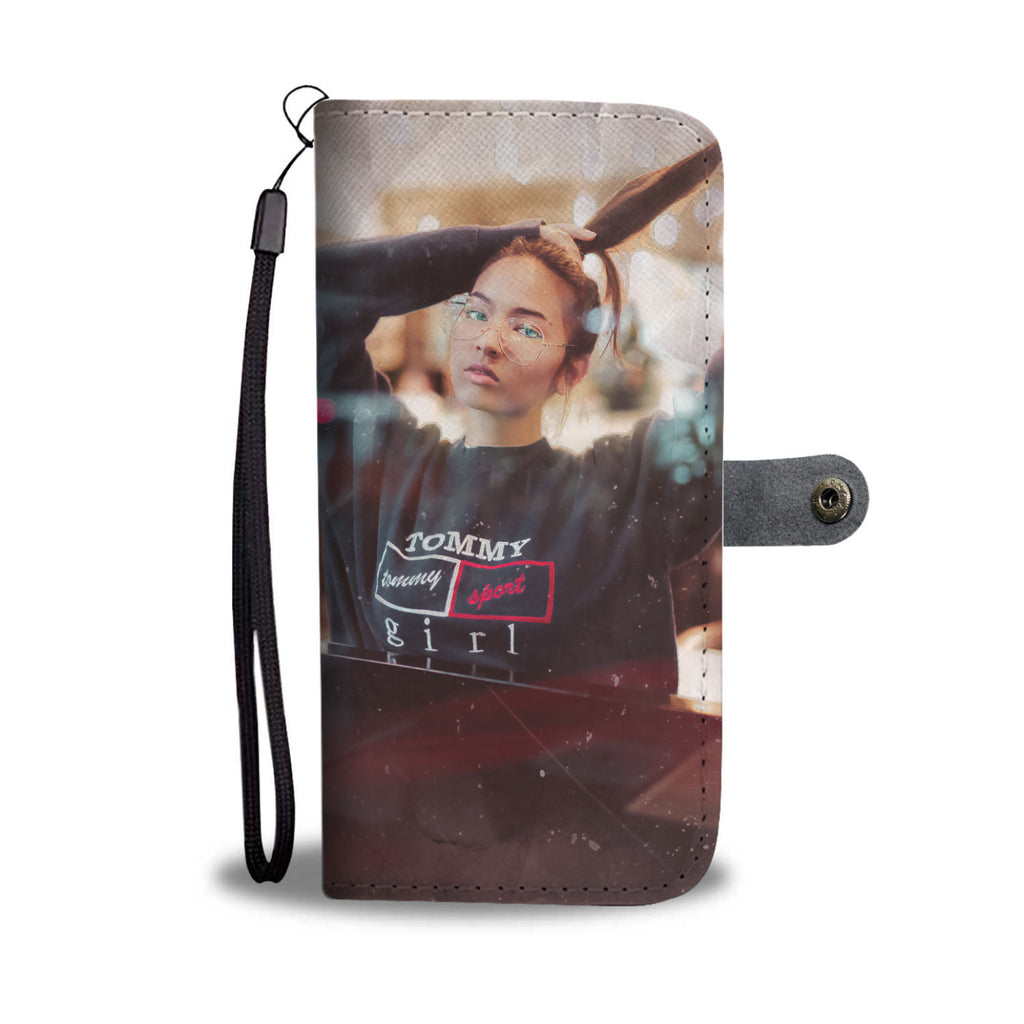 "Tying back hair" Wallet Case